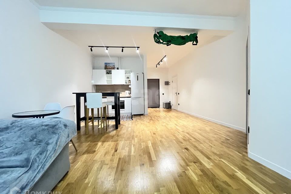 Продаётся 1-комнатная квартира, 71.8 м²