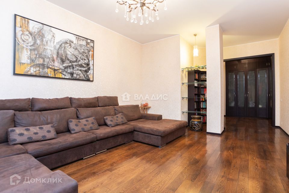 Продаётся 4-комнатная квартира, 163.3 м²