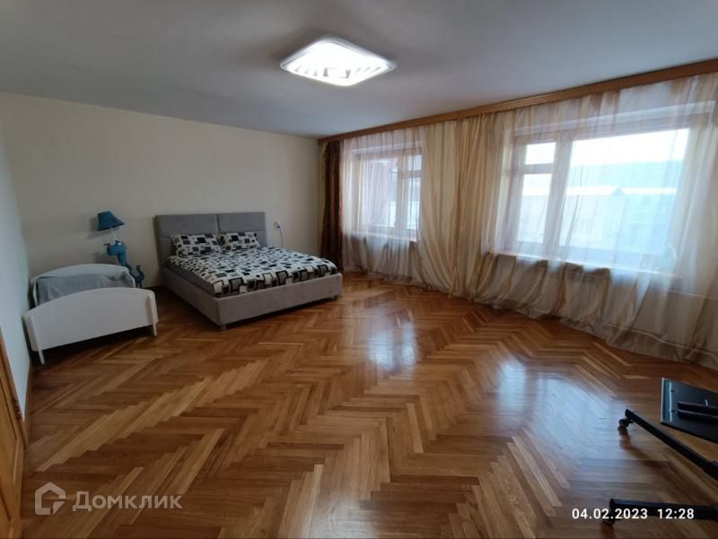 Продаётся 5-комнатная квартира, 175 м²