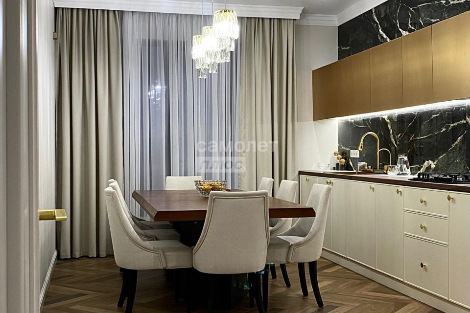 Продаётся 2-комнатная квартира, 92 м²