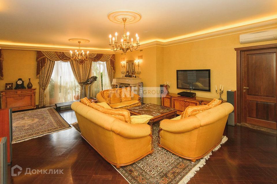 Продаётся 6-комнатная квартира, 400 м²