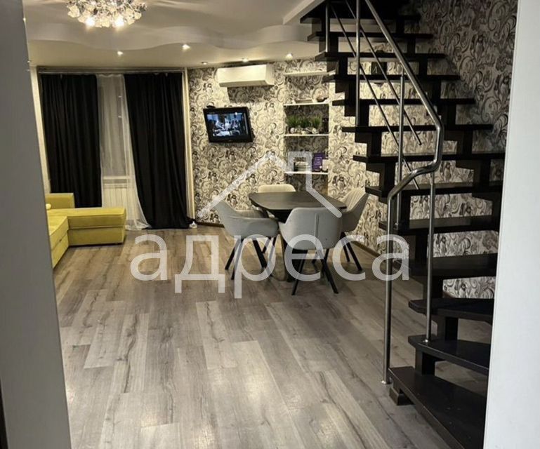 Продаётся 4-комнатная квартира, 180 м²