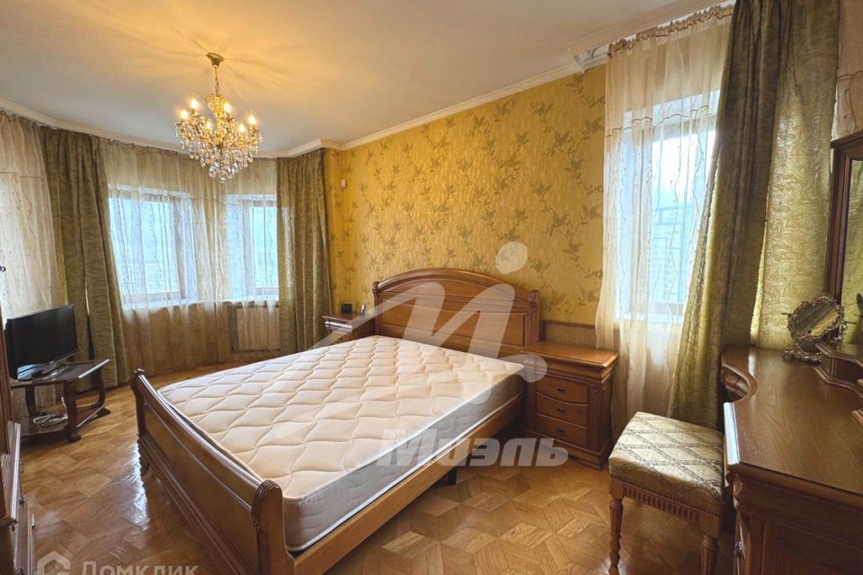 Сдаётся 2-комнатная квартира, 100 м²