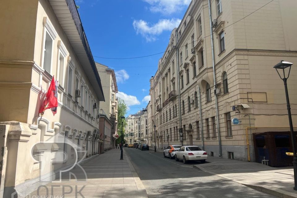 Продаётся 4-комнатная квартира, 160 м²