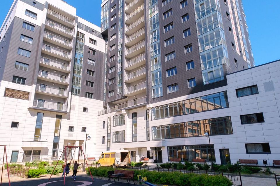 Продаётся 1-комнатная квартира, 72 м²