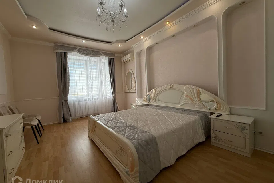Сдаётся 2-комнатная квартира, 90 м²