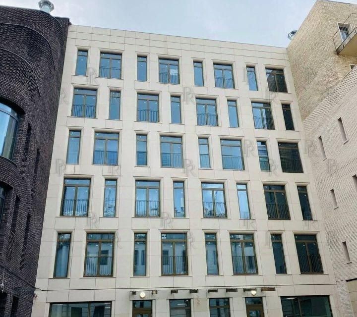 Продаётся 4-комнатная квартира, 168 м²