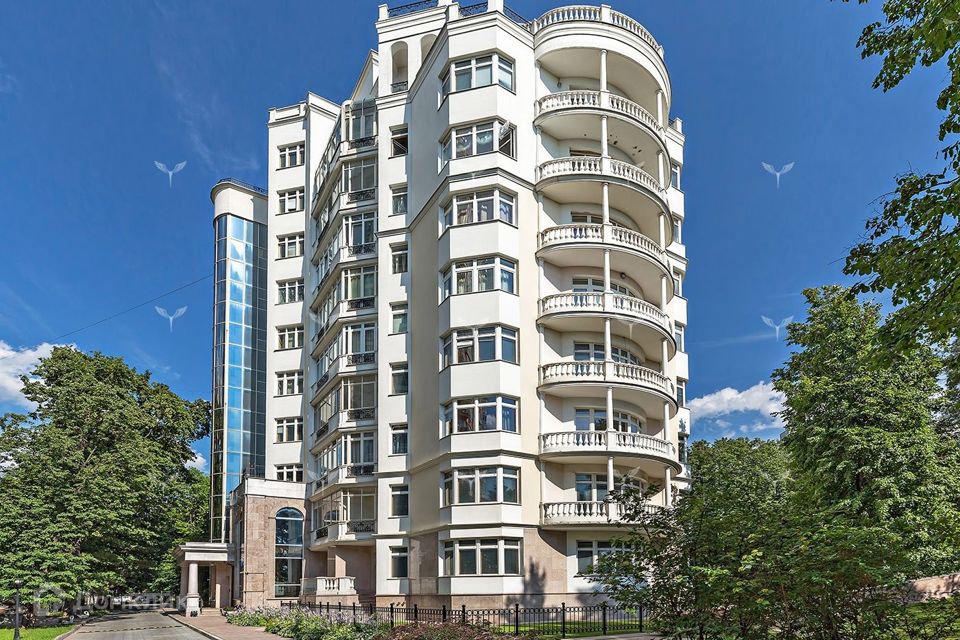 Продаётся 6-комнатная квартира, 364 м²