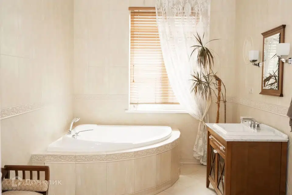 Продаётся 3-этажный дом, 570 м²