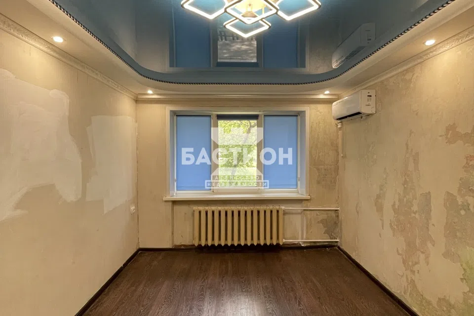 Продаётся 3-комнатная квартира, 48.4 м²