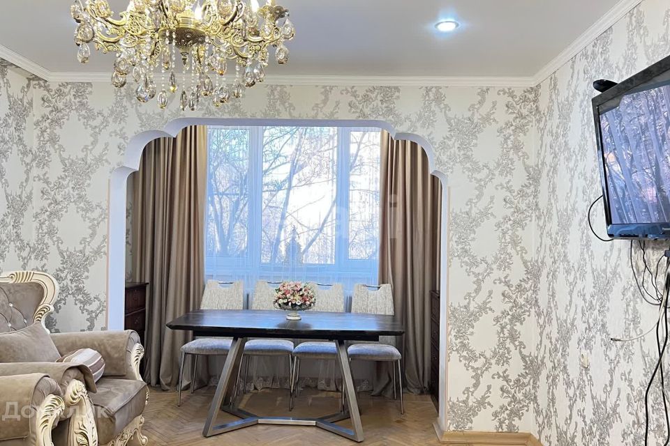 Продаётся 4-комнатная квартира, 100 м²