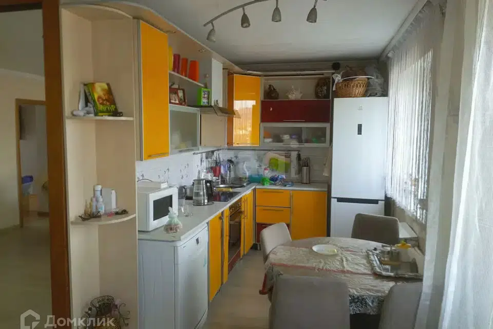 Продаётся 4-комнатная квартира, 91.8 м²