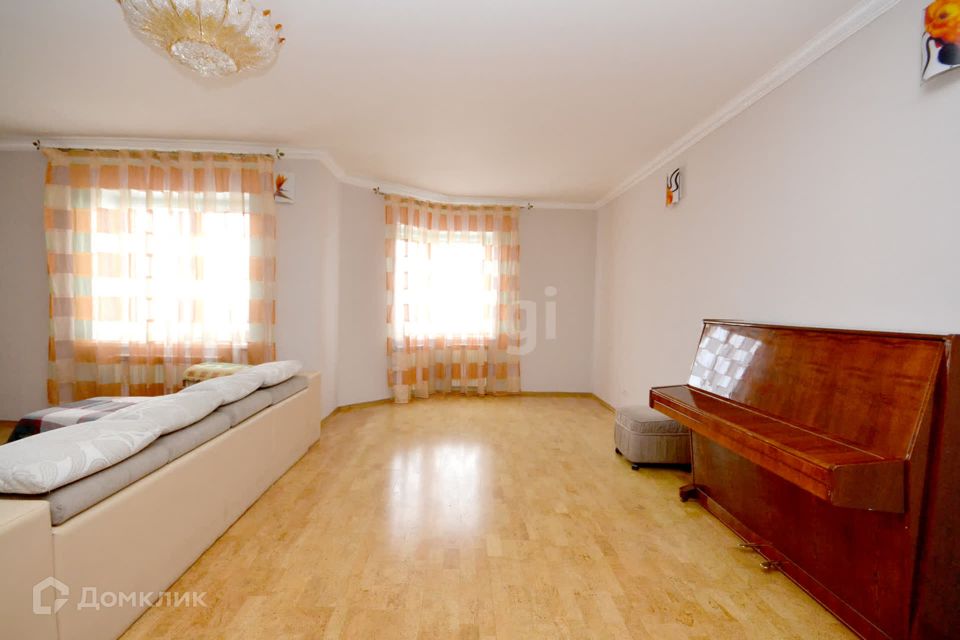 Сдаётся 4-комнатная квартира, 144.1 м²