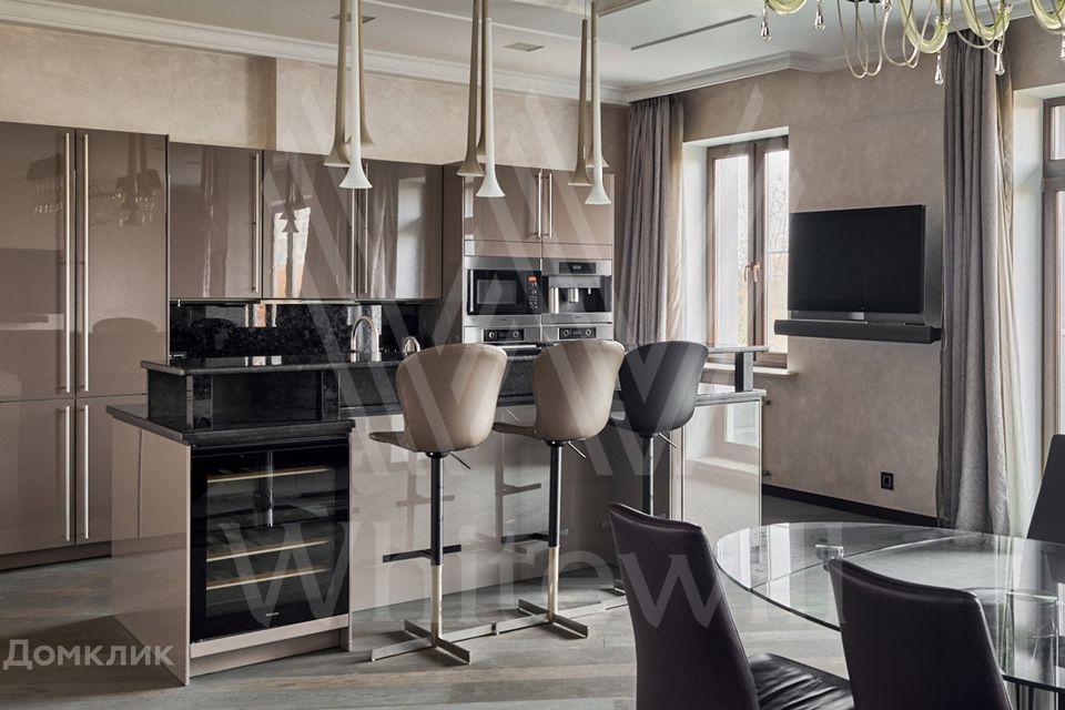 Продаётся 3-комнатная квартира, 175 м²