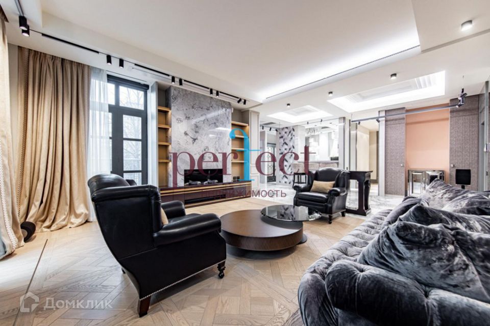 Продаётся 4-комнатная квартира, 216.5 м²
