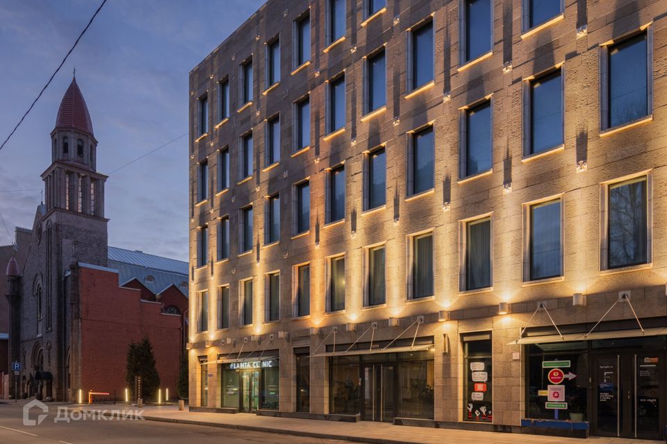 Продаётся 4-комнатная квартира, 174.7 м²