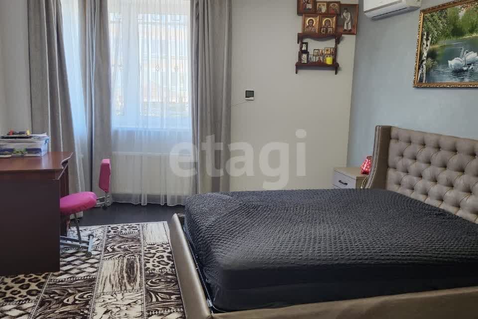 Продаётся 3-комнатная квартира, 110 м²