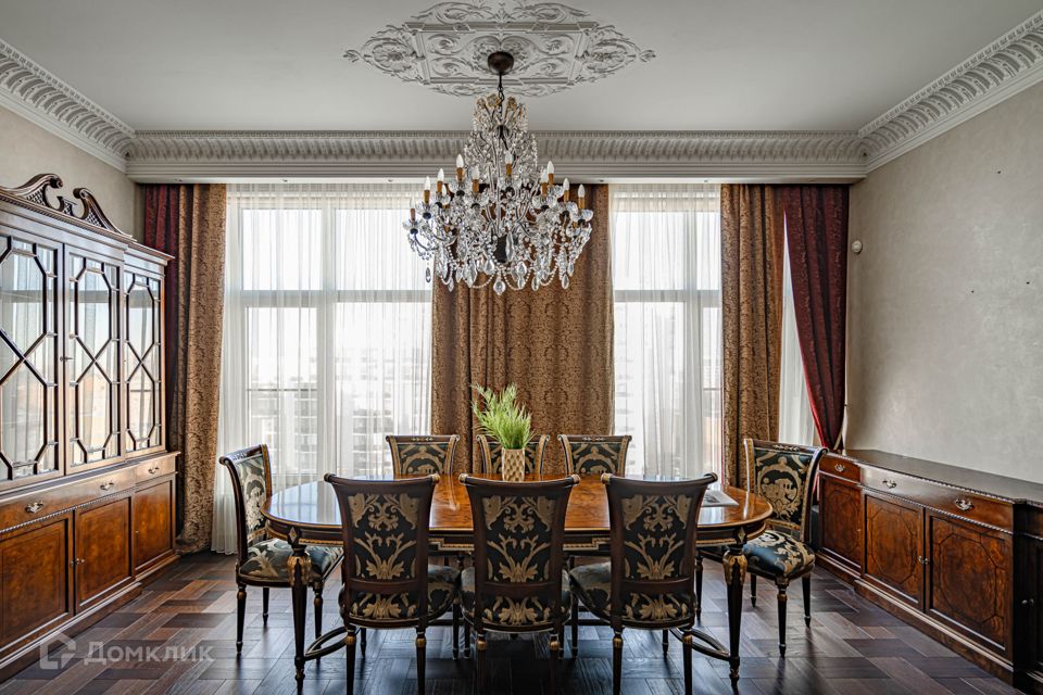 Продаётся 5-комнатная квартира, 197.8 м²