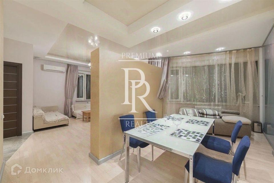 Продаётся 3-комнатная квартира, 133 м²