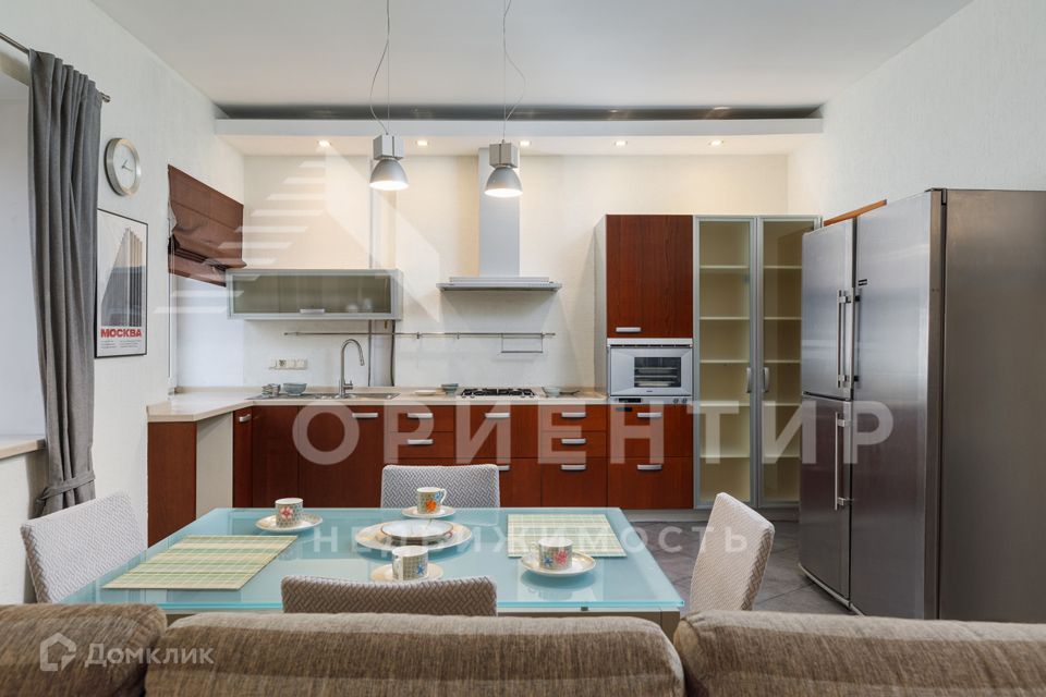 Продаётся 3-комнатная квартира, 93 м²