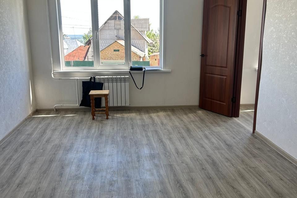 Продаётся 4-комнатная квартира, 58.4 м²