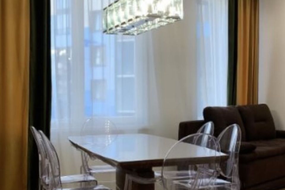 Продаётся 3-комнатная квартира, 127.2 м²