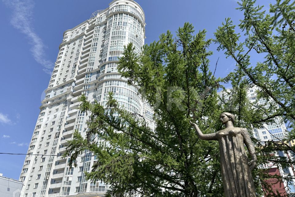 Продаётся 5-комнатная квартира, 190 м²