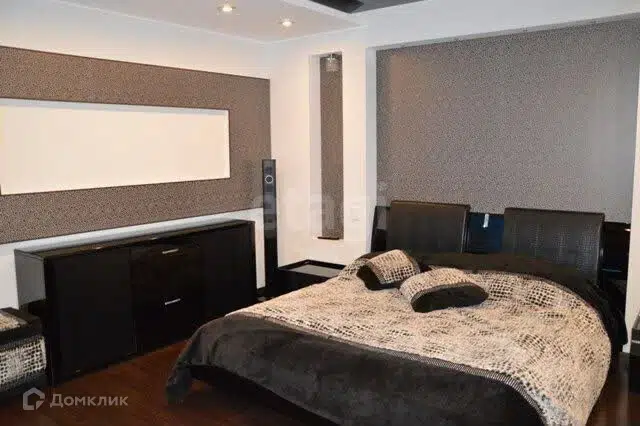 Продаётся 4-комнатная квартира, 125.9 м²