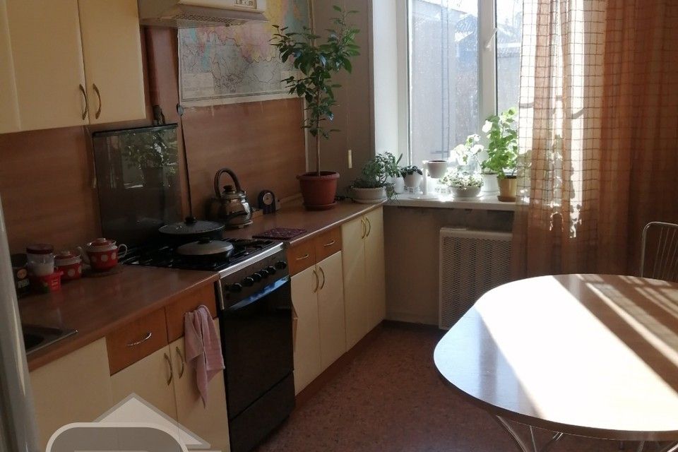 Продаётся 3-комнатная квартира, 57.6 м²