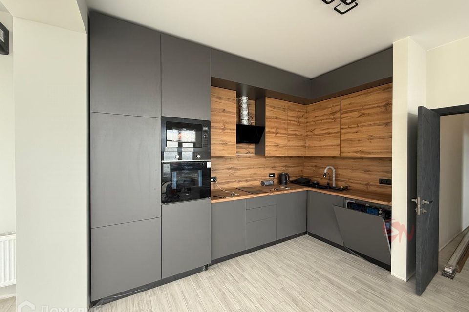 Продаётся 3-комнатная квартира, 104 м²