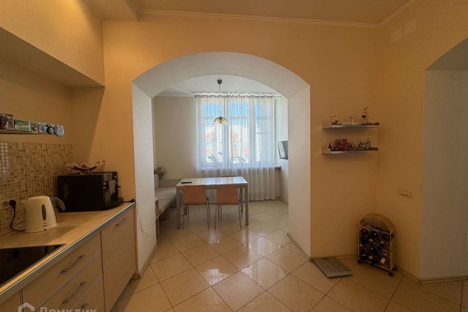 Продаётся 3-комнатная квартира, 138.8 м²