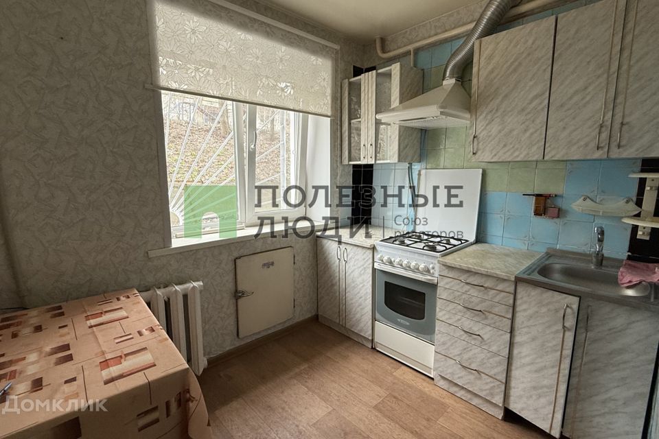 Продаётся 4-комнатная квартира, 61.1 м²