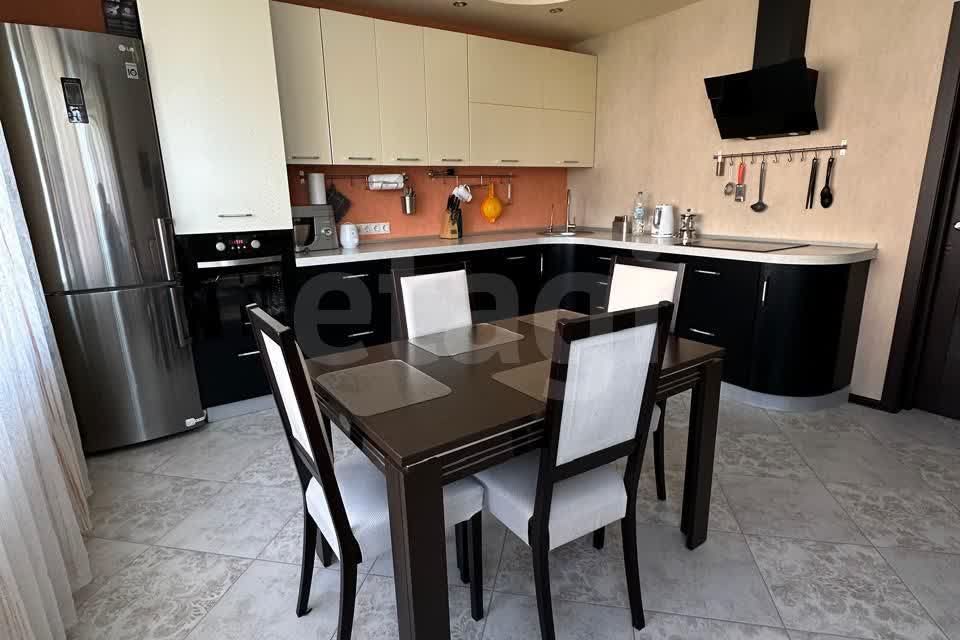 Продаётся 2-комнатная квартира, 79 м²