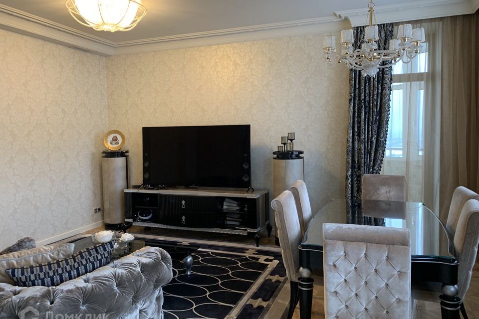 Продаётся 3-комнатная квартира, 102 м²