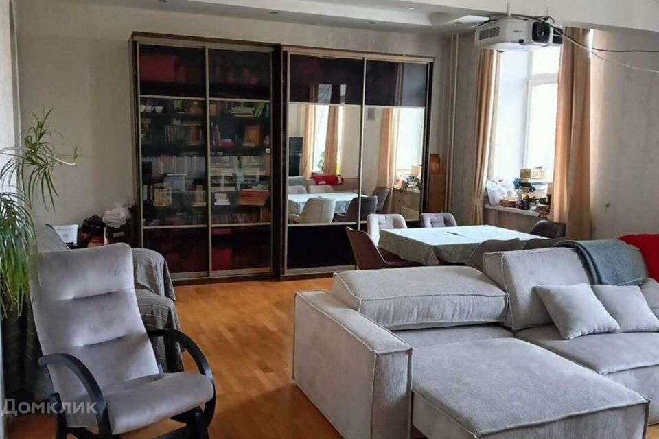 Продаётся 5-комнатная квартира, 155 м²