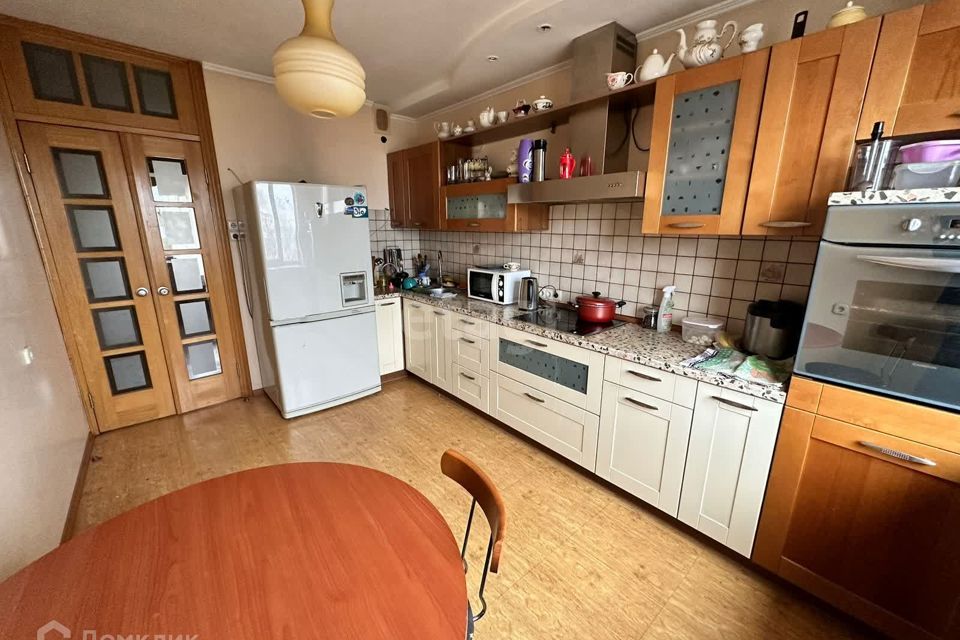 Продаётся 4-комнатная квартира, 96.7 м²