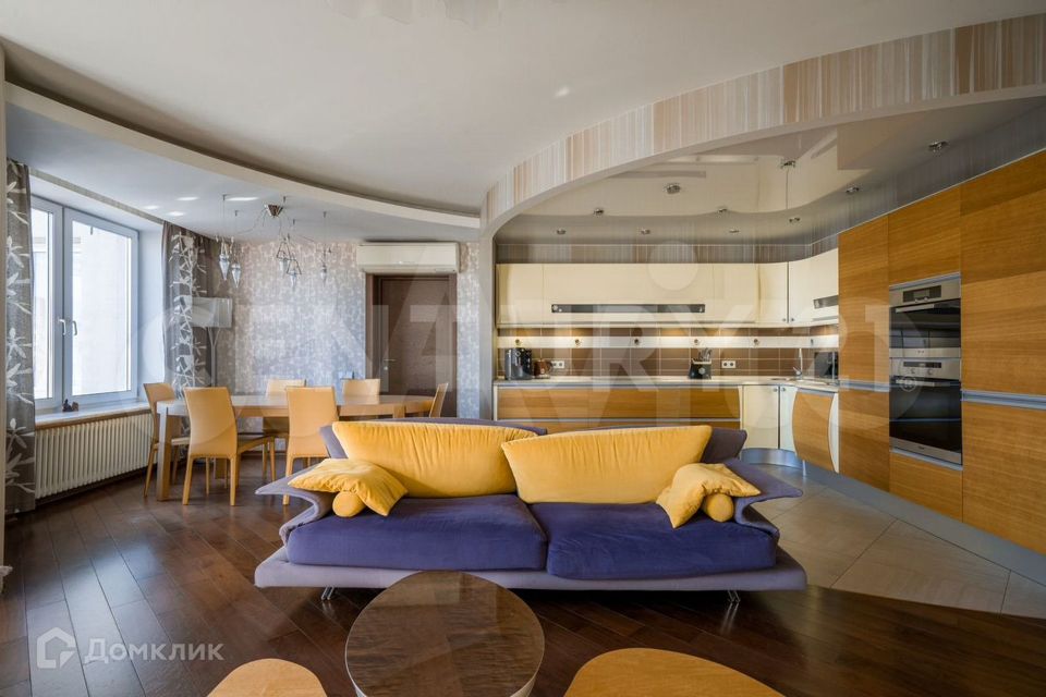 Продаётся 4-комнатная квартира, 150.1 м²