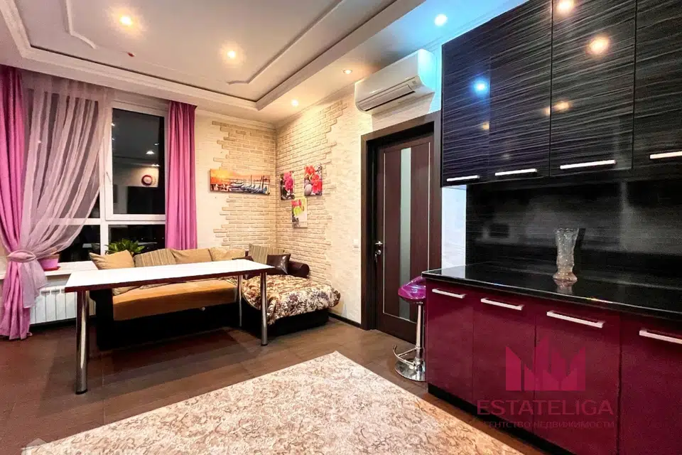 Продаётся 4-комнатная квартира, 103 м²