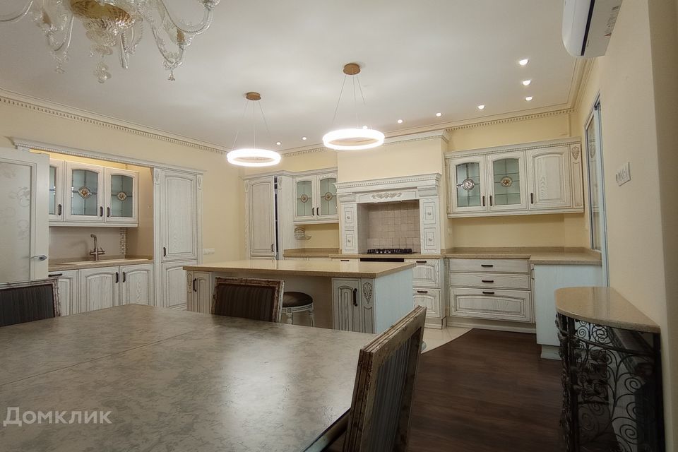 Продаётся 3-комнатная квартира, 124.6 м²