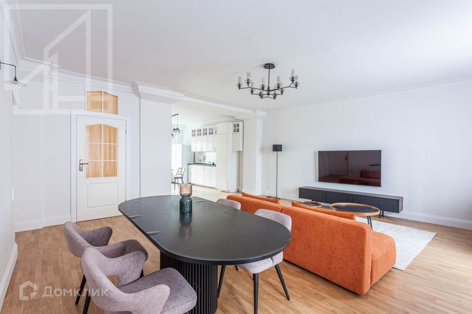 Сдаётся 4-комнатная квартира, 130 м²