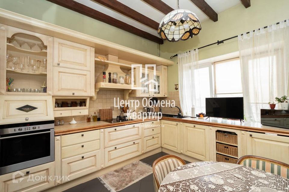 Продаётся 3-комнатная квартира, 121.3 м²