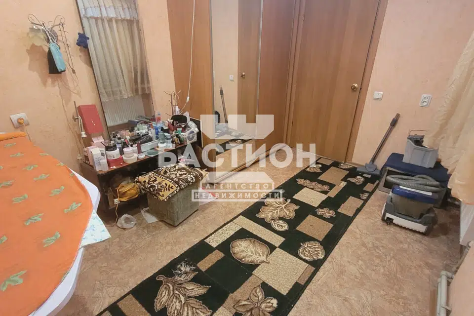 Продаётся 4-комнатная квартира, 60 м²