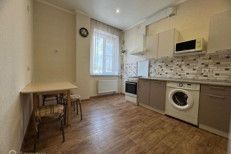 Сдаётся 2-комнатная квартира, 64 м²
