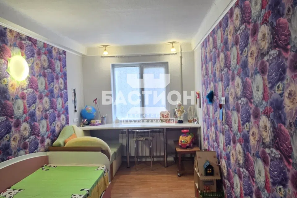 Продаётся 4-комнатная квартира, 66.8 м²