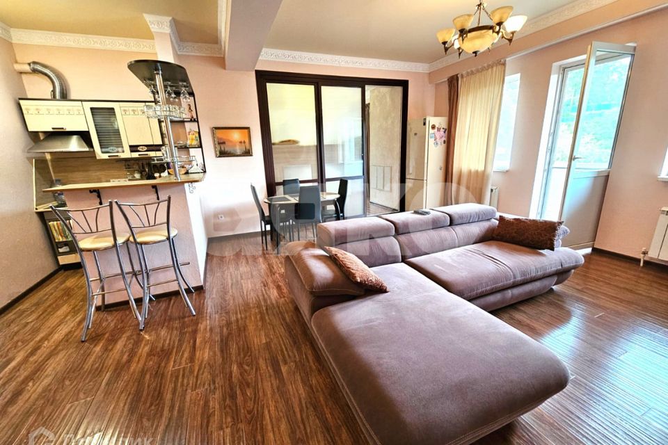Продаётся 1-комнатная квартира, 84 м²