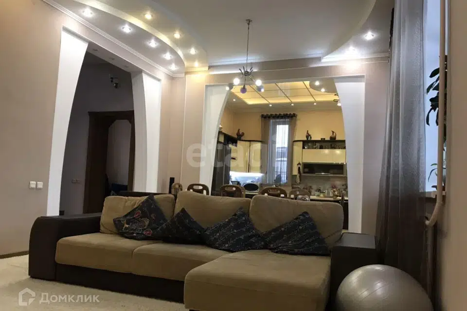 Продаётся 4-этажный дом, 400 м²