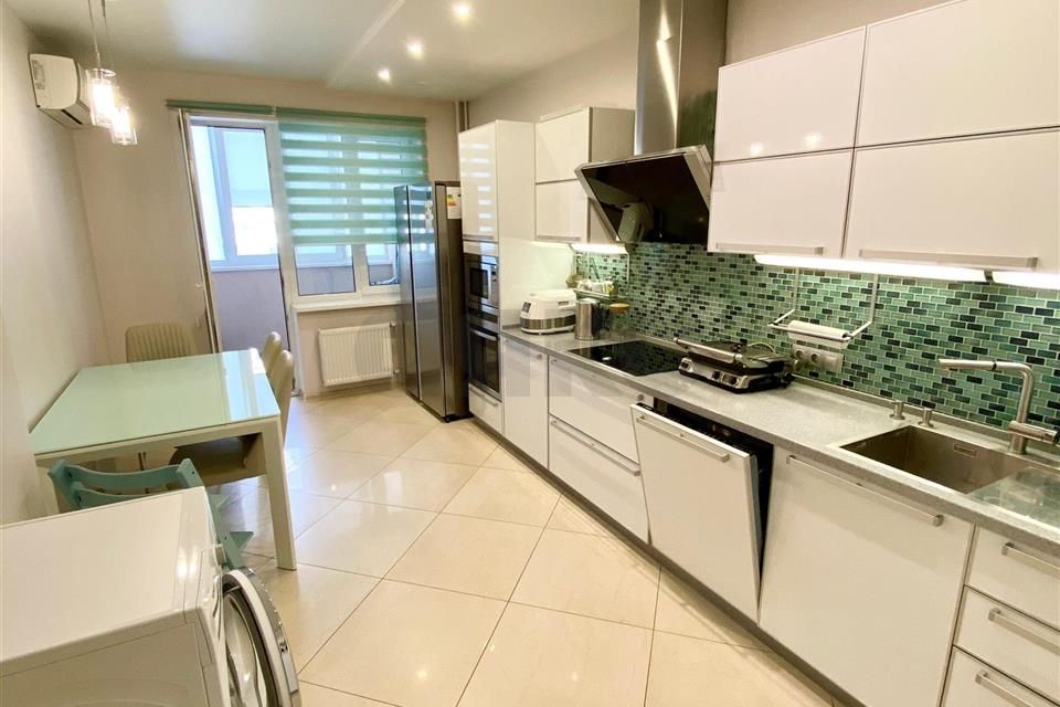 Продаётся 3-комнатная квартира, 100 м²