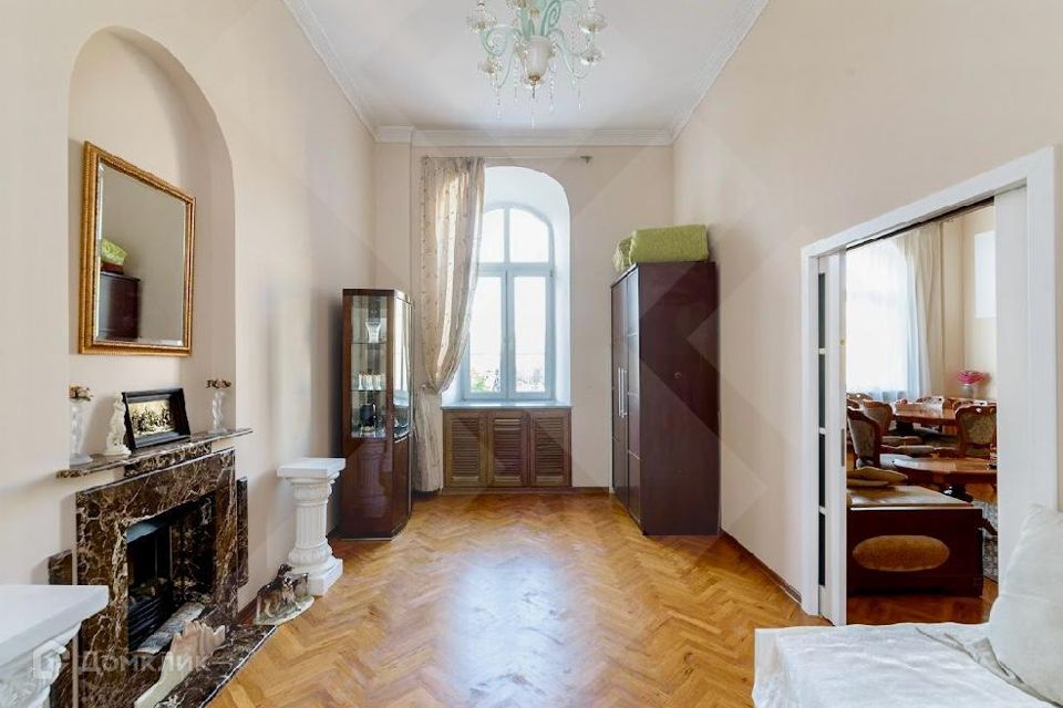 Продаётся 4-комнатная квартира, 163 м²