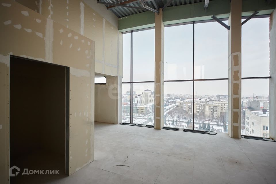 Продаётся 5-комнатная квартира, 218 м²