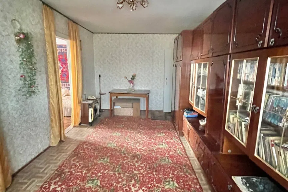 Продаётся 4-комнатная квартира, 61 м²